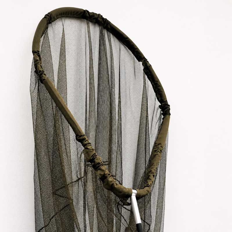 The SPOON by NG Carp als hochwertiger Karpfenkescher mit rundem Rahmen und tiefem Netz