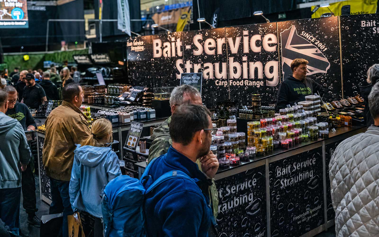 Bait Service Straubing Messestand mit Rollservice, Pop-Ups, Liquids und Pellets auf der Carp Austria Fischerei Messe