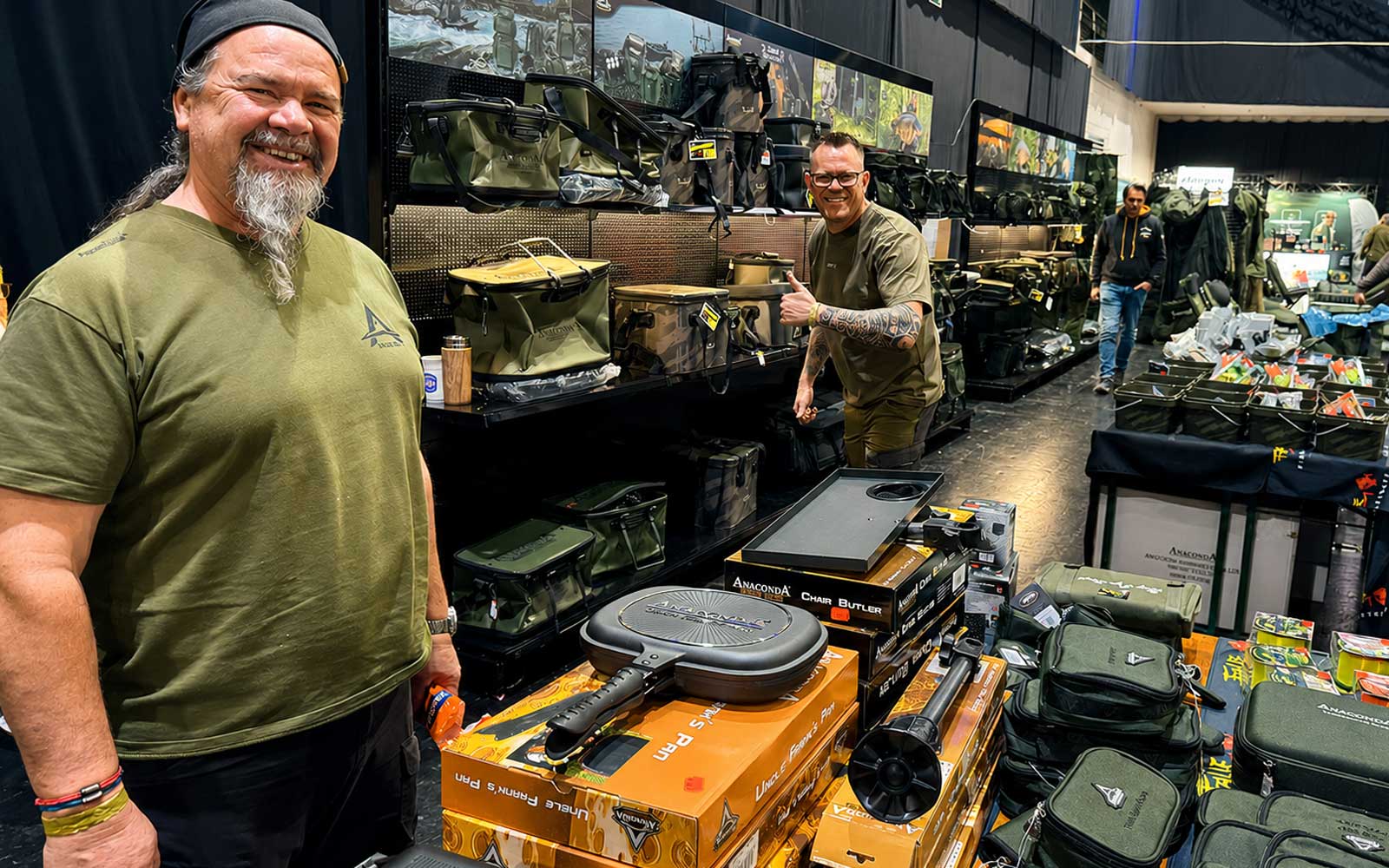 Anaconda Bivvys, Liegen und Rod Pods auf der Fischerei Messe