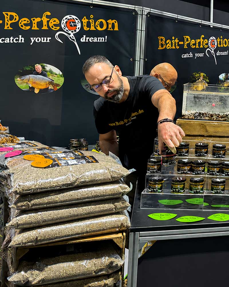 Bait Perfection präsentiert Boilies, Karpfenköder, Partikel und Pellets für moderne Karpfenangler auf der Carp Austria Angelmesse.
