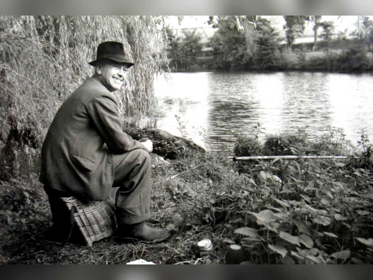 Bob Richards na Redmire Pool nekoliko dana nakon ulova britanskog rekordnog šarana u listopadu 1951.