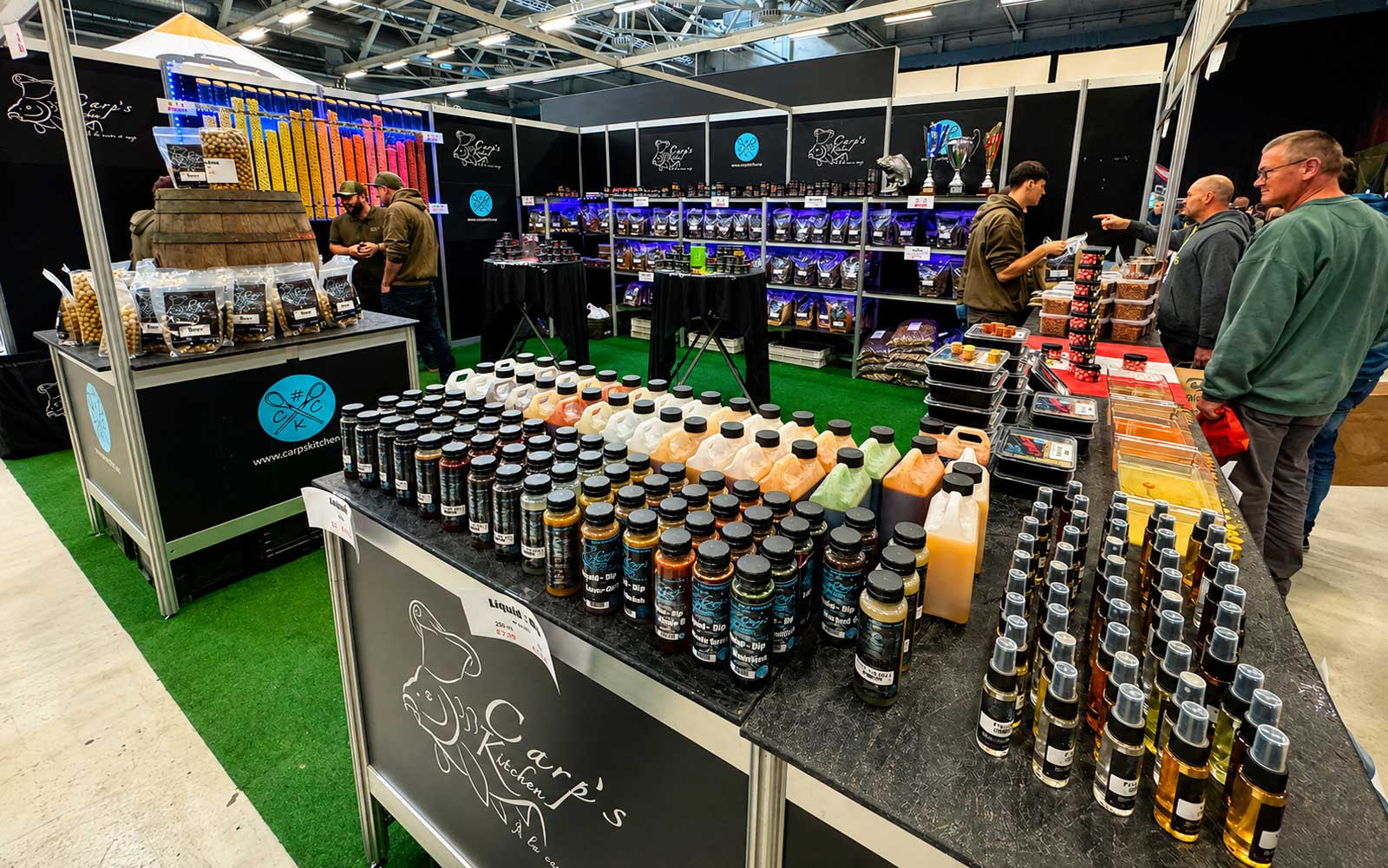 Carp’s Kitchen Messestand mit Pop-Ups, Wafters, Liquids, Stickmix und Rollservice auf der Carp Austria Fischerei Messe