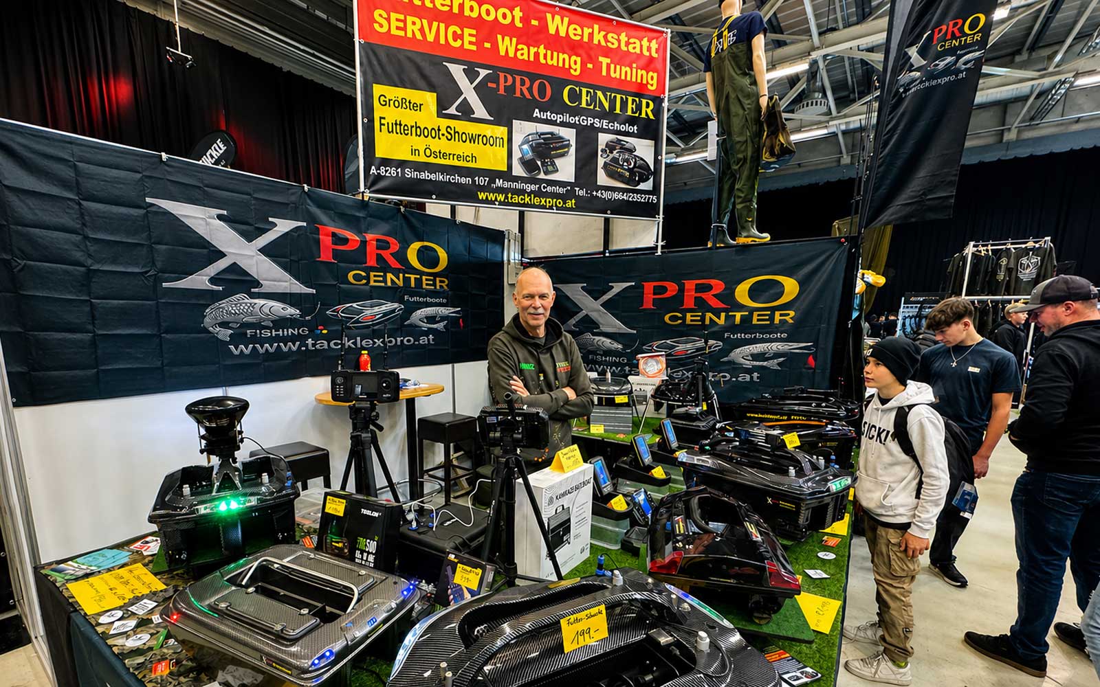 X-PRO Fishing Futterboot Service, Wartung, Werkstatt, GPS und Echolot auf der Carp Austria Fischerei Messe