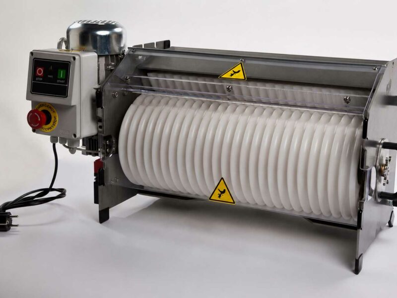 Professionelle Boiliemaschine für Boilie Produktion, Boiliemix und Karpfenköder von Ghebel Carp auf der Fischerei Messe