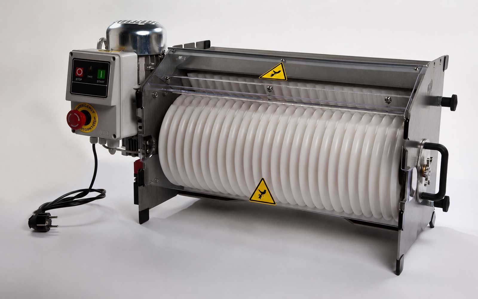 Professionelle Boiliemaschine für Boilie Produktion, Boiliemix und Karpfenköder von Ghebel Carp auf der Fischerei Messe
