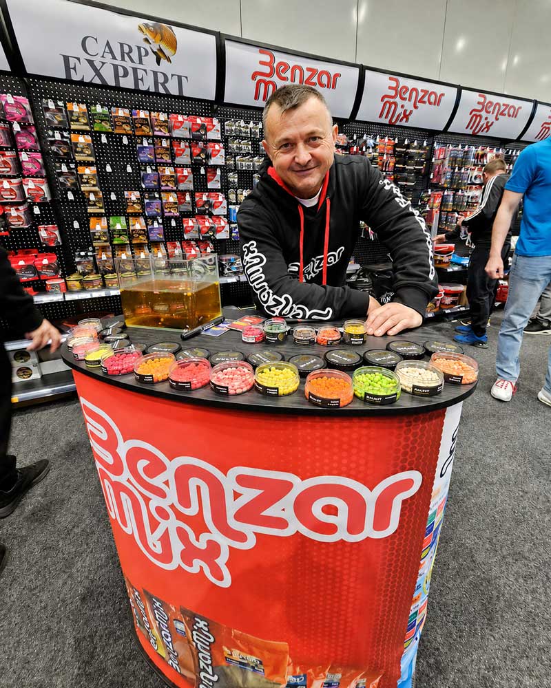 Benzár Mix Feederfutter, Method Mix und Feederangeln Produkte von Energofish auf der Carp Austria Angelmesse