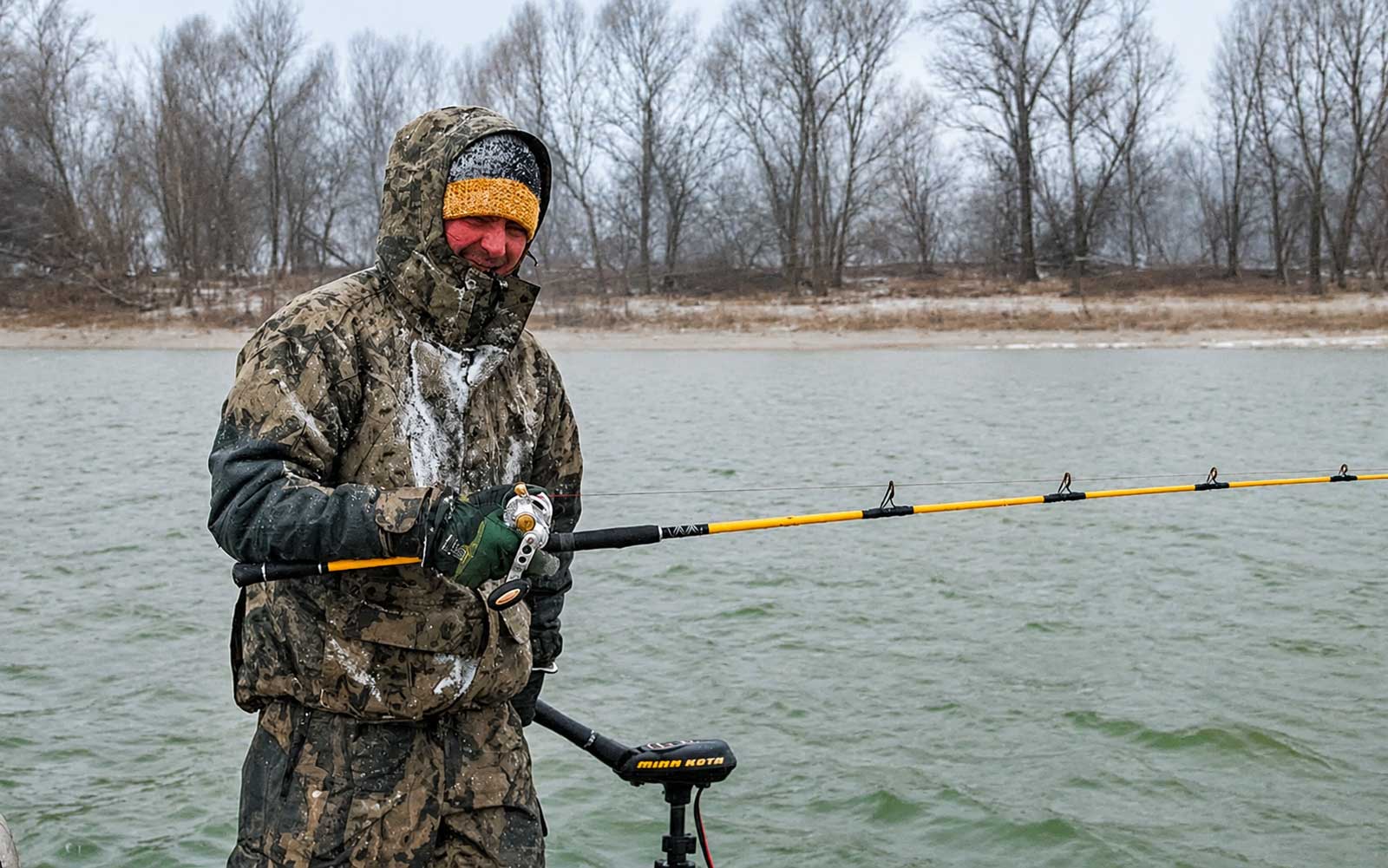 Geoff Anderson Messestand mit wasserdichten Jacken, Angelhosen und Funktionsbekleidung auf der Carp Austria Fischerei Messe