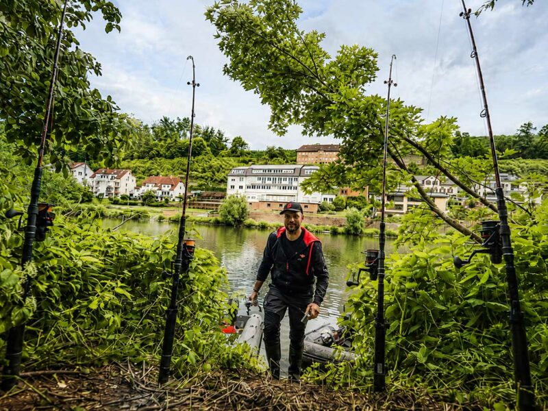 Uni Cat Messestand mit Destroyer MP³, Wallermontagen und Großwels Tackle auf der Carp Austria Fischerei Messe