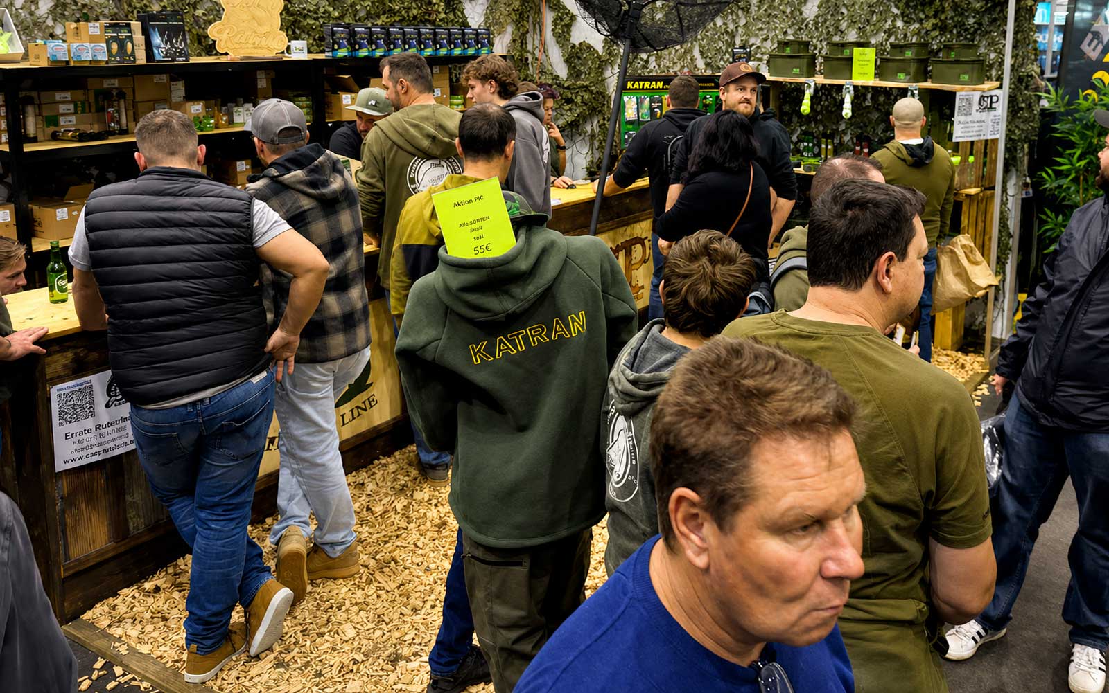 Carppellets Messestand mit Katran Fishing Line, FENCL Kescher und Spyder Spod auf der Carp Austria Fischerei Messe