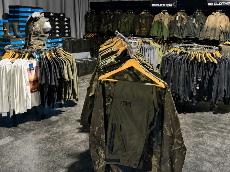 Angelbekleidung, Outdoor Kleidung, Thermojacken und Angelhosen auf der Carp Austria Fischerei Messe