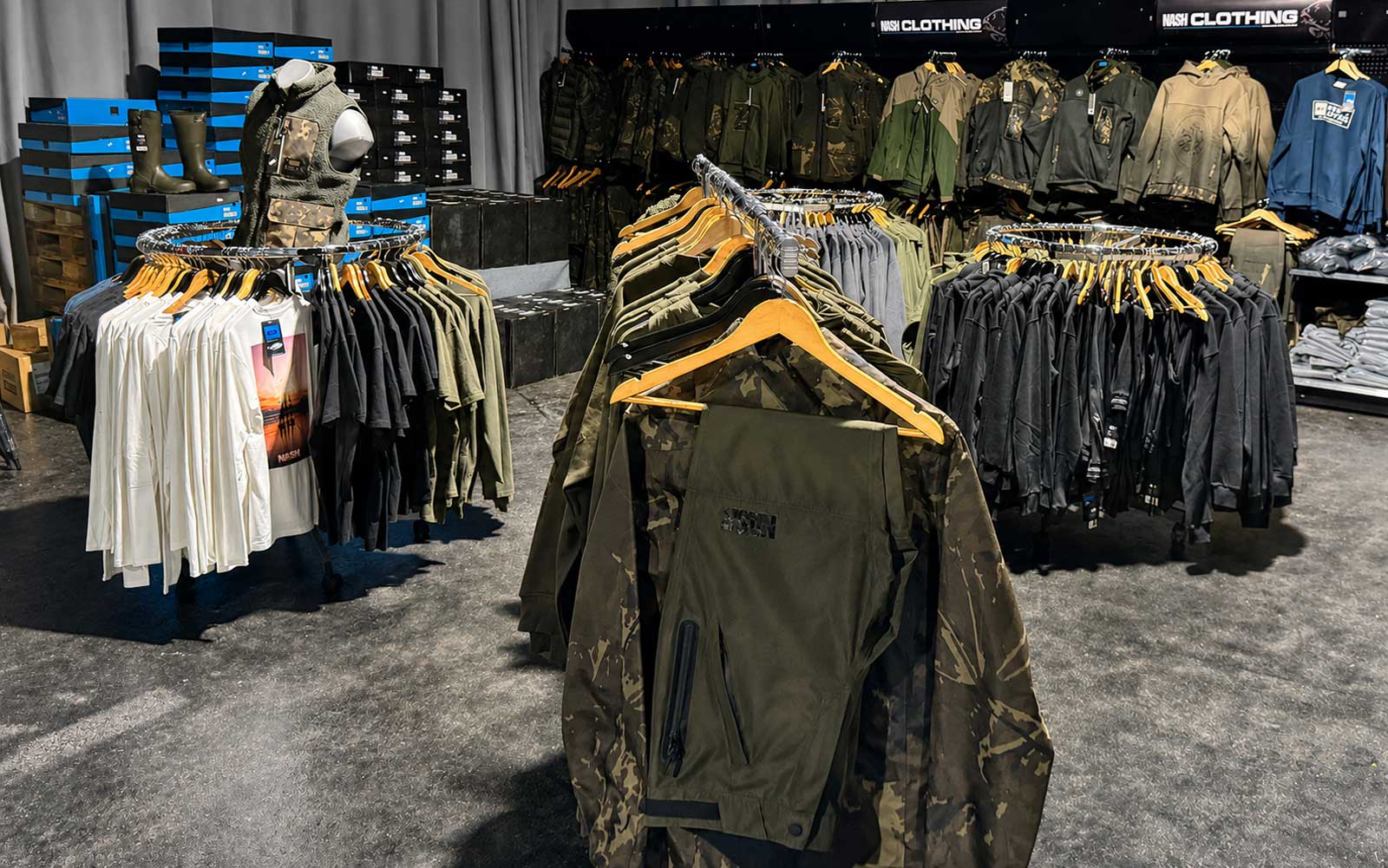 Angelbekleidung, Outdoor Kleidung, Thermojacken und Angelhosen auf der Carp Austria Fischerei Messe