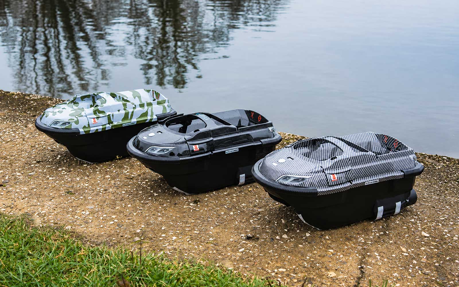 Boatman Messestand mit Actor Plus, Fighter, Vulcan, Fish Finder und Futterboot Technik auf der Carp Austria Fischerei Messe