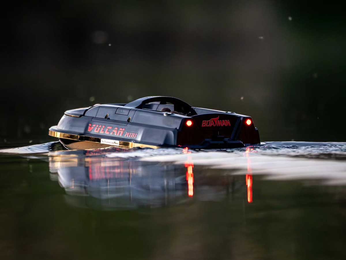 Boatman Vulcan Mini Futterboot für Karpfenangler mit GPS und Echolot je nach Ausführung