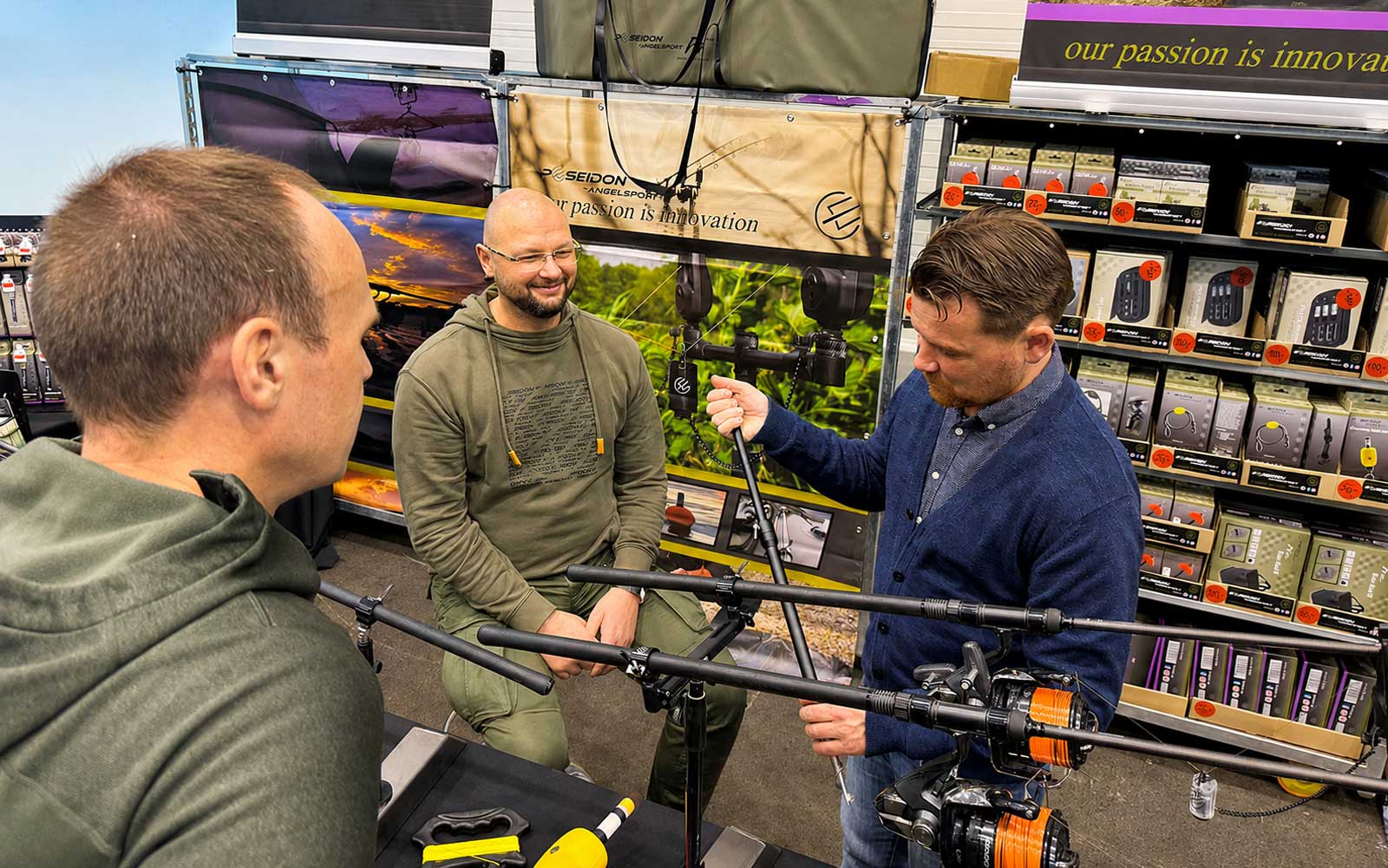 Poseidon Angelsport Messestand mit SHR Bobbin, Multifunktion Backlead, P4 Carp Care und Rigzubehör auf der Carp Austria Fischerei Messe