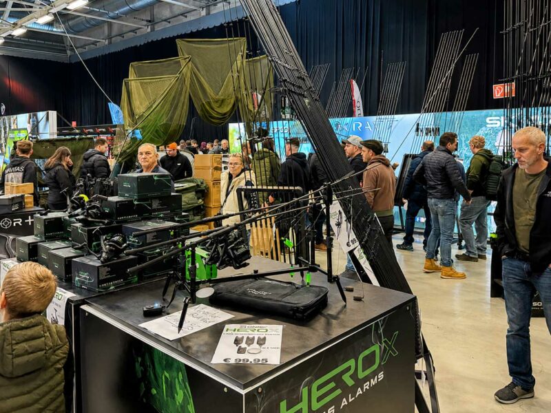 Sonik Messestand mit Xtractor, Bank-Tek, Carp Fishing Gear und Angelzubehör auf der Carp Austria Fischerei Messe