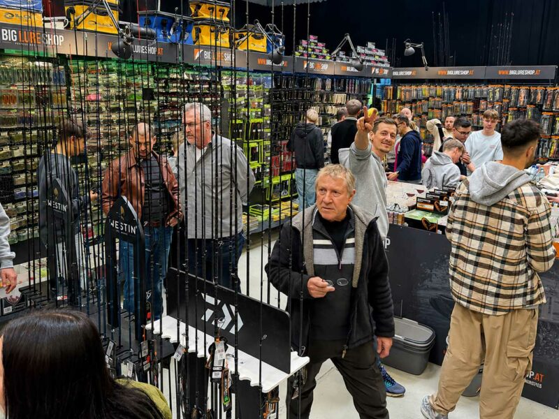 BigLureShop Messestand mit Hardbaits, Spinnerbaits, Spinnruten und Baitcastruten auf der Carp Austria Fischerei Messe