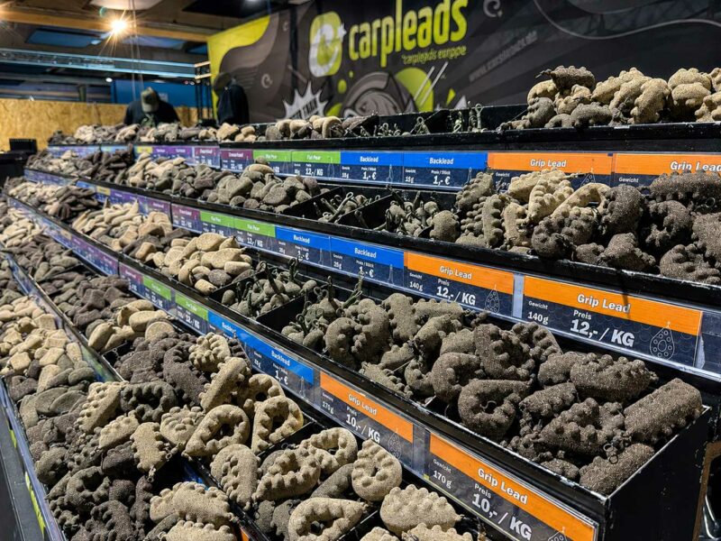 Carpleads Messestand mit Coated Leads, PVA Produkten und Kleinteilen auf der Carp Austria Fischerei Messe