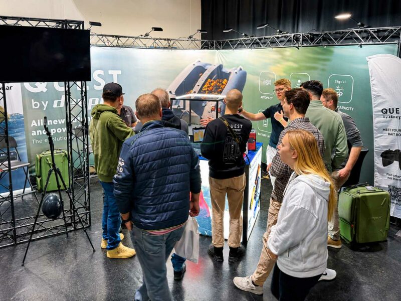 Deeper Quest Futterboot mit GPS Mapping, Sonar und Gewässeranalyse auf der Carp Austria Fischerei Messe