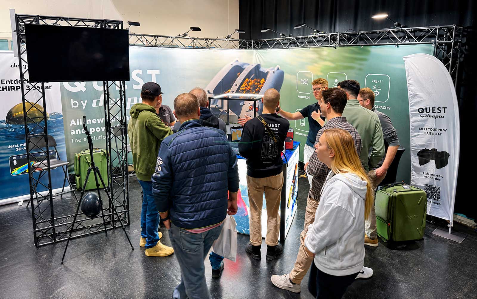 Deeper Quest Futterboot mit GPS Mapping, Sonar und Gewässeranalyse auf der Carp Austria Fischerei Messe