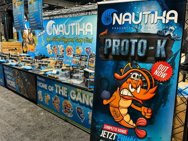 Nautika Baits Messestand mit Liquids, Attracter, Partikelmixen und TriggaDough auf der Carp Austria Fischerei Messe