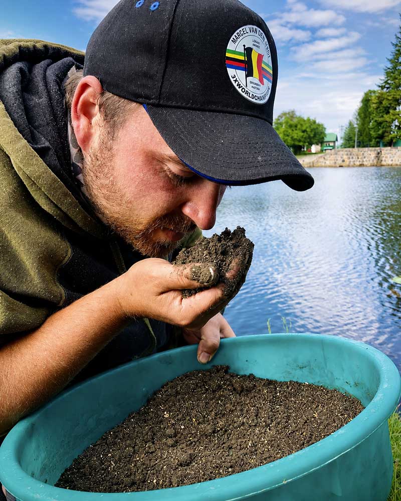 Marcel Van Den Eynde Method Mix, Feederfutter und Grundfutter auf der Carp Austria Angelmesse