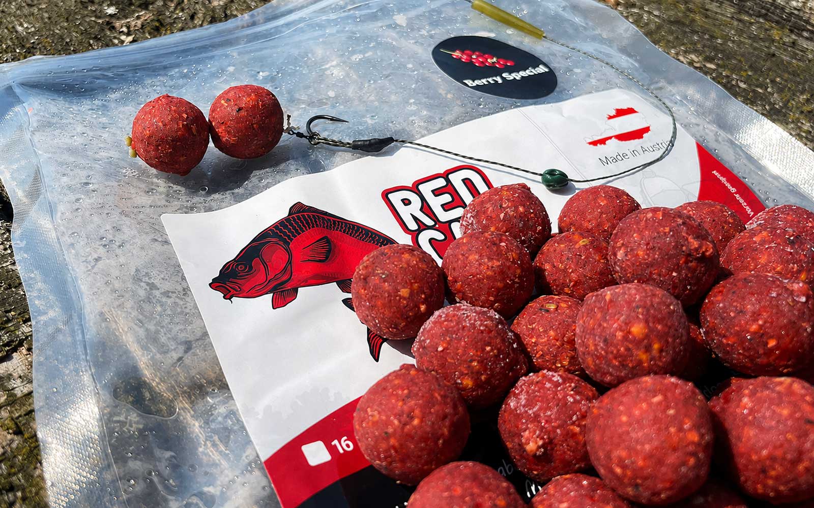 Red Carp Baits Messestand mit Liquids, Boostern, Boilies und Karpfenködern auf der Carp Austria Fischerei Messe