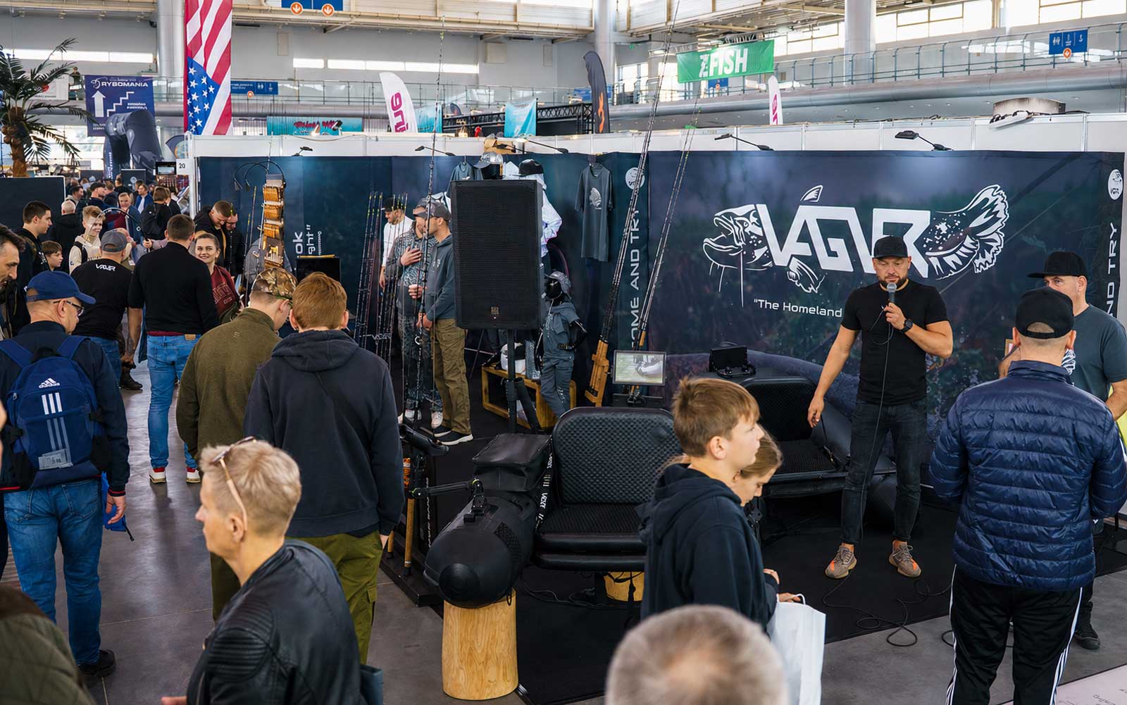 Vagner Fishing Messestand mit Catfish Tackle, Wallerholz, Slime Line und Ausrüstung für Großwels auf der Carp Austria Fischerei Messe