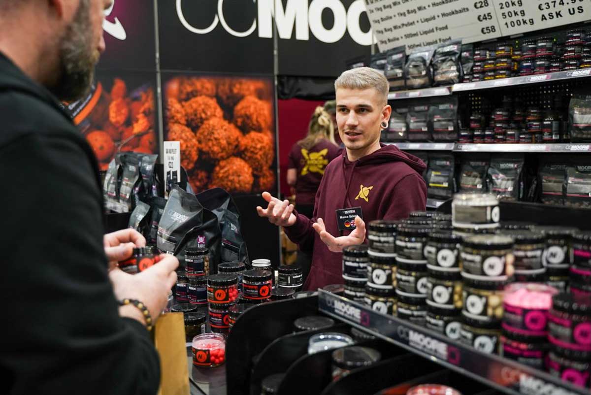CC Moore Aktion mit Boilies, Karpfenködern, Hookbaits und Pellets vom Team Austria auf der Angelmesse
