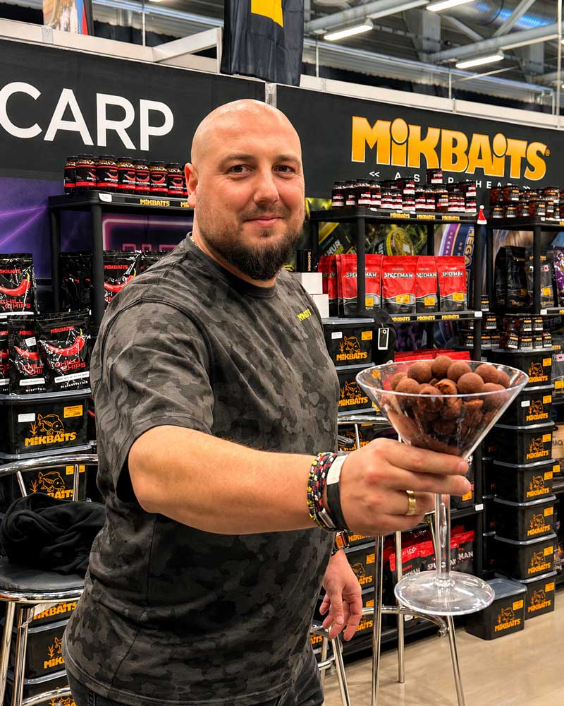 Mikbaits Karpfenköder und Liquid Baits auf der Fischerei Messe