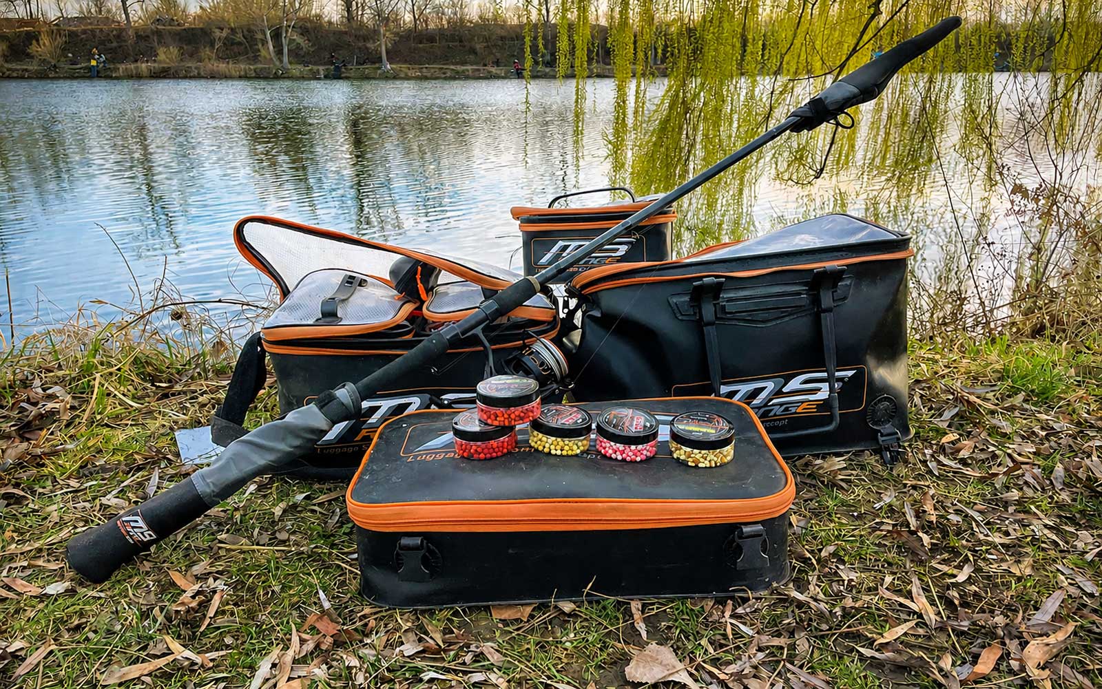 MS Range Messestand mit Feederruten, Matchruten und Method Feeder Ausrüstung auf der Carp Austria Fischerei Messe