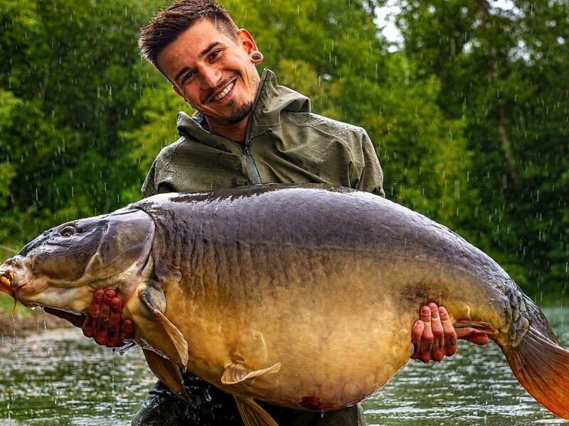 CC Moore Messestand mit Pacific Tuna, Live System, Odyssey und Pro-Stim Liver auf der Carp Austria Fischerei Messe