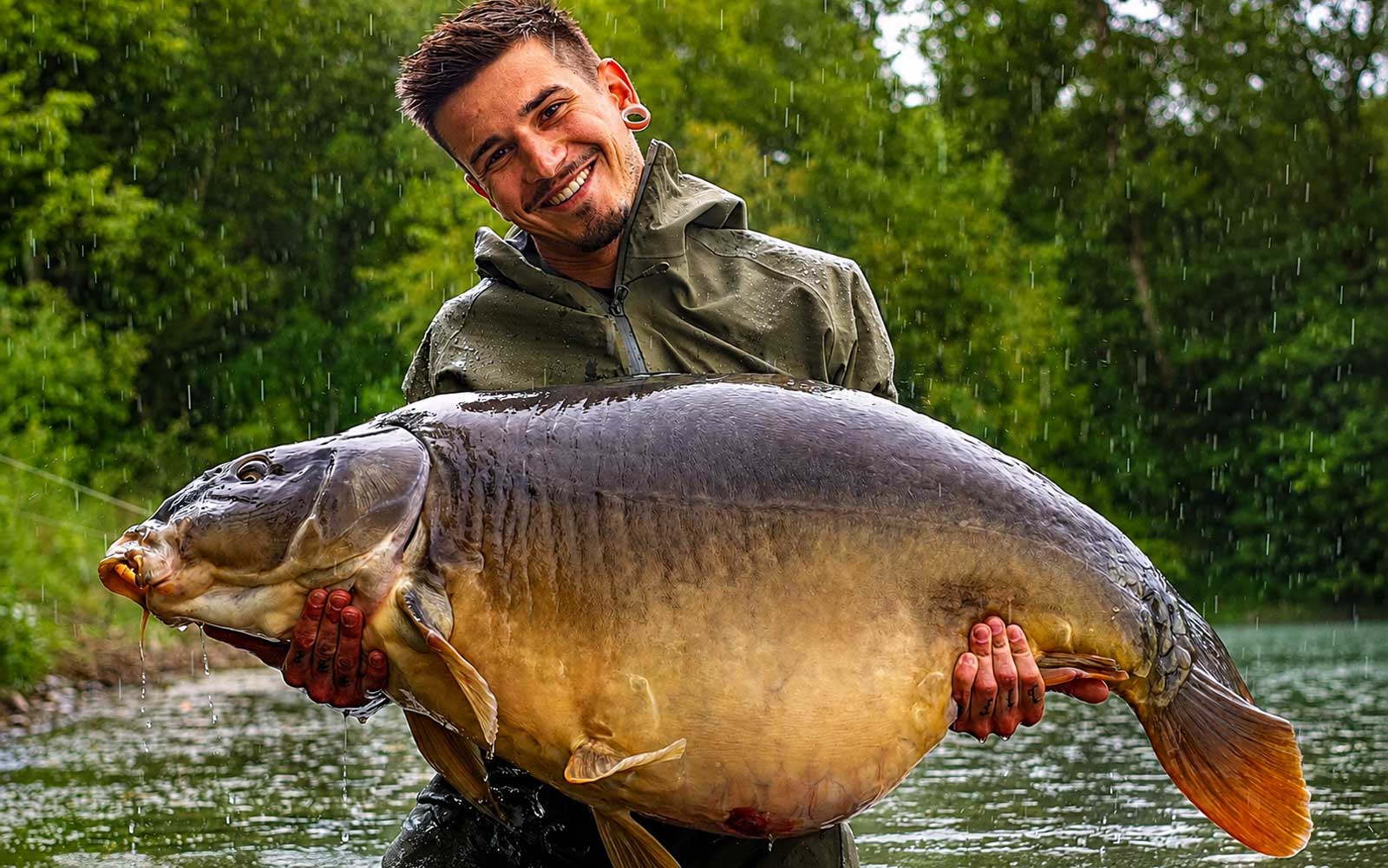 CC Moore Messestand mit Pacific Tuna, Live System, Odyssey und Pro-Stim Liver auf der Carp Austria Fischerei Messe