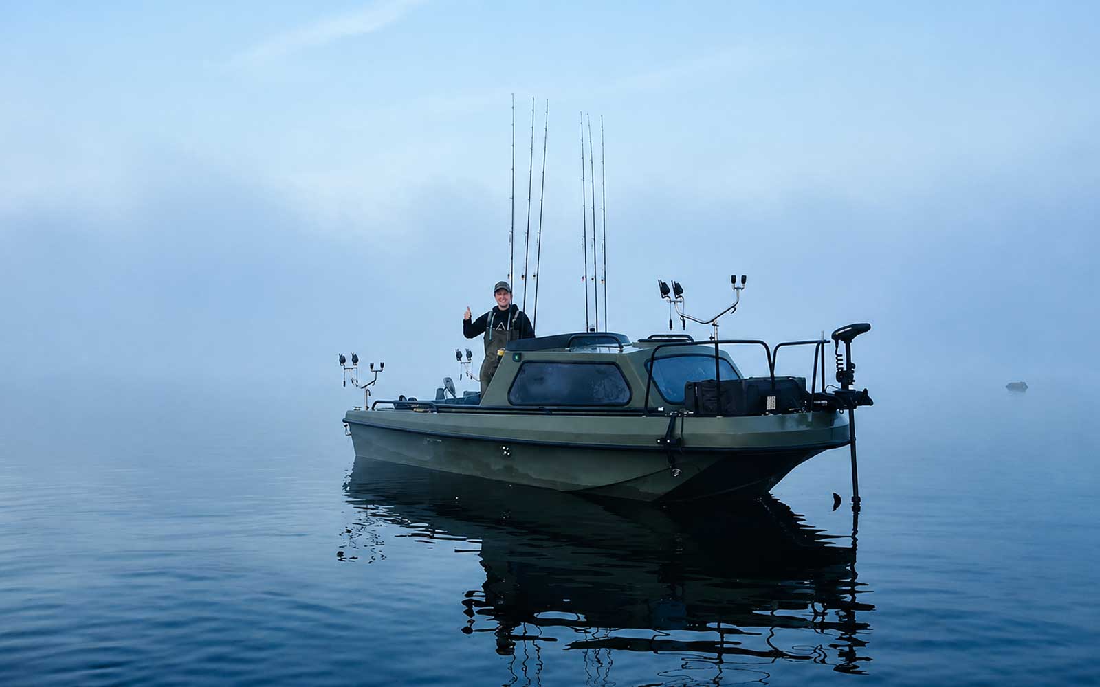 V-Tackle Bootshalterungen und Rutenhalter für Karpfenangeln vom Boot auf der Carp Austria Angelmesse
