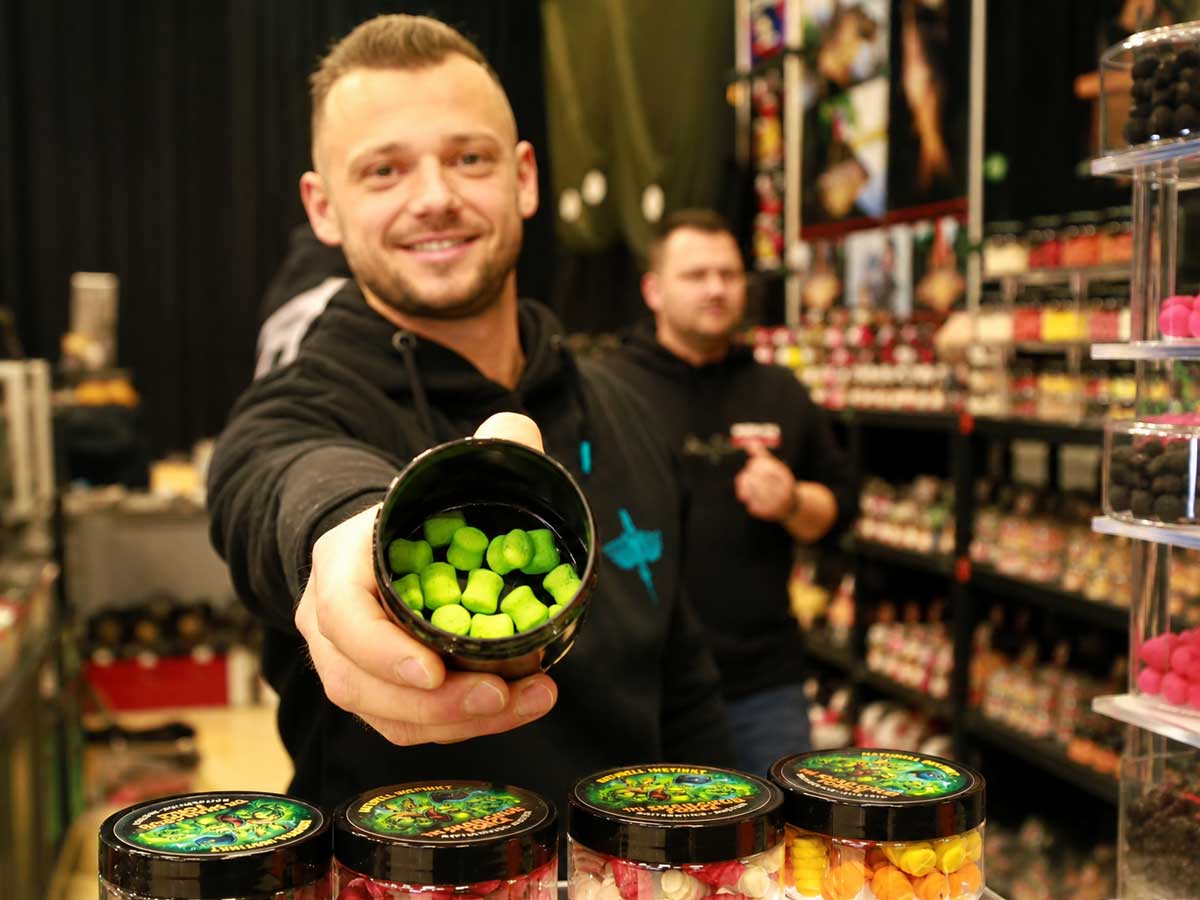 Compare Pop-Up Boilies, wafters, UV colours and carp baits at Carp Austria