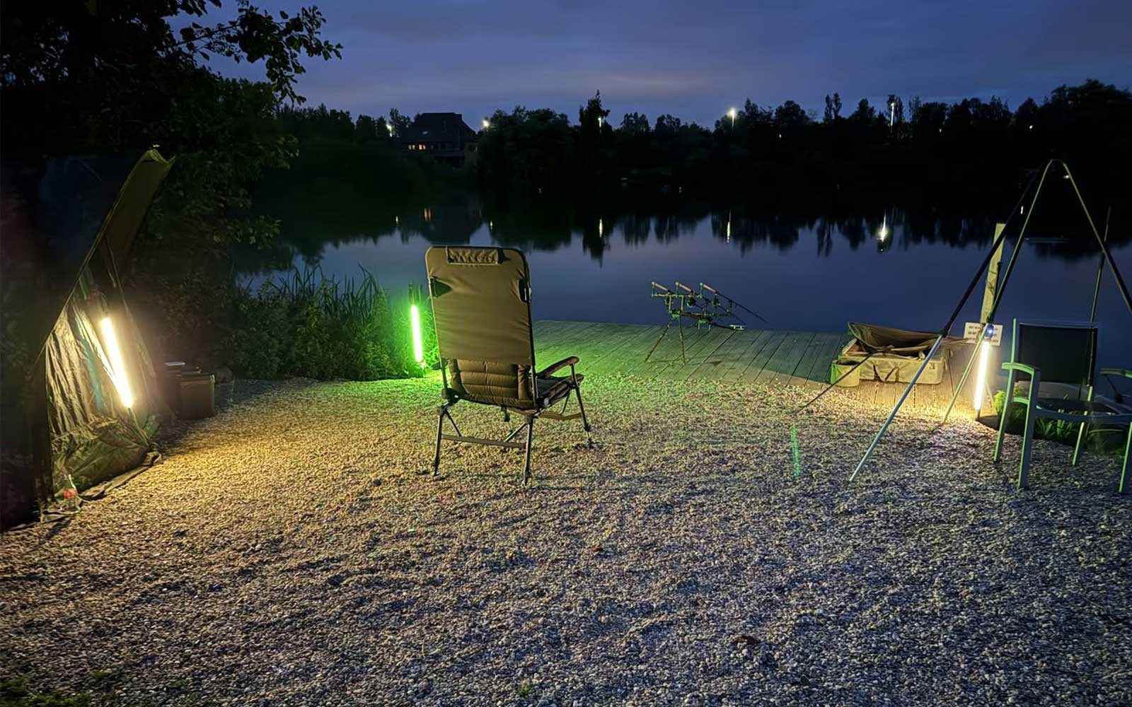FishSense LumiCatch LED Angellampe beim Nachtangeln am Bivvy