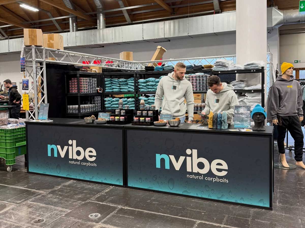 NVIBE auf Angelmesse mit Boilies und Karpfenködern zum direkten Vergleich