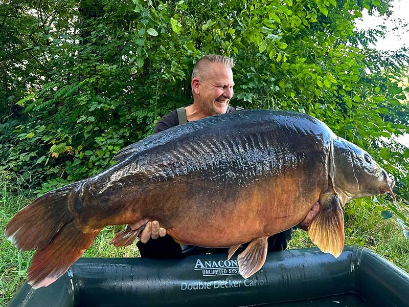 Frank Schmidt mit kapitalem Karpfen beim gezielten Big-Fish-Angeln
