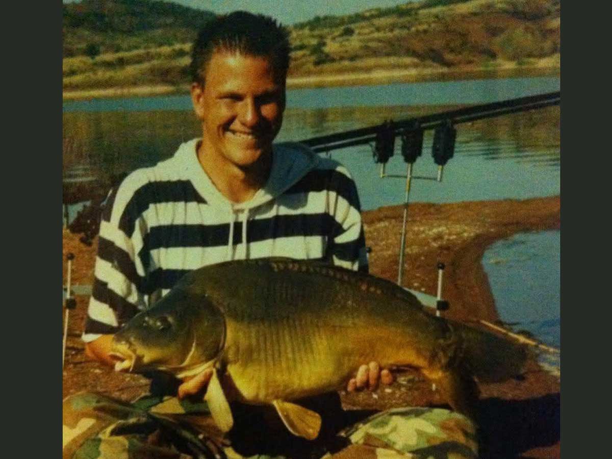 Frank Schmidt mit Karpfen am Lac de Saint Cassien um 1990