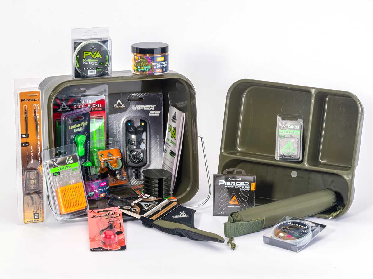 Gefüllter Carp Austria Anaconda Karpfen-Überraschungseimer mit verschiedenen Tackle-Produkten