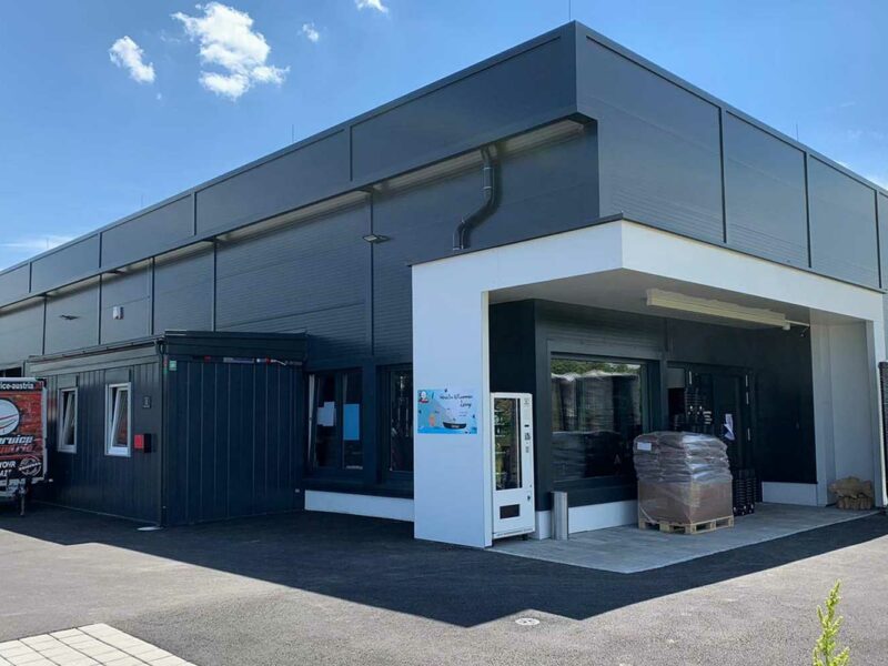 AnglingMaxx Angelgeschäft in Hartberg mit Angelruten, Rollen, Ködern und Zubehör im Showroom