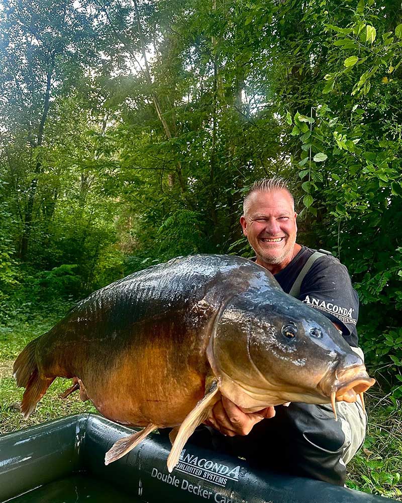 Frank Schmidt mit kapitalem Karpfen beim gezielten Big-Fish-Angeln