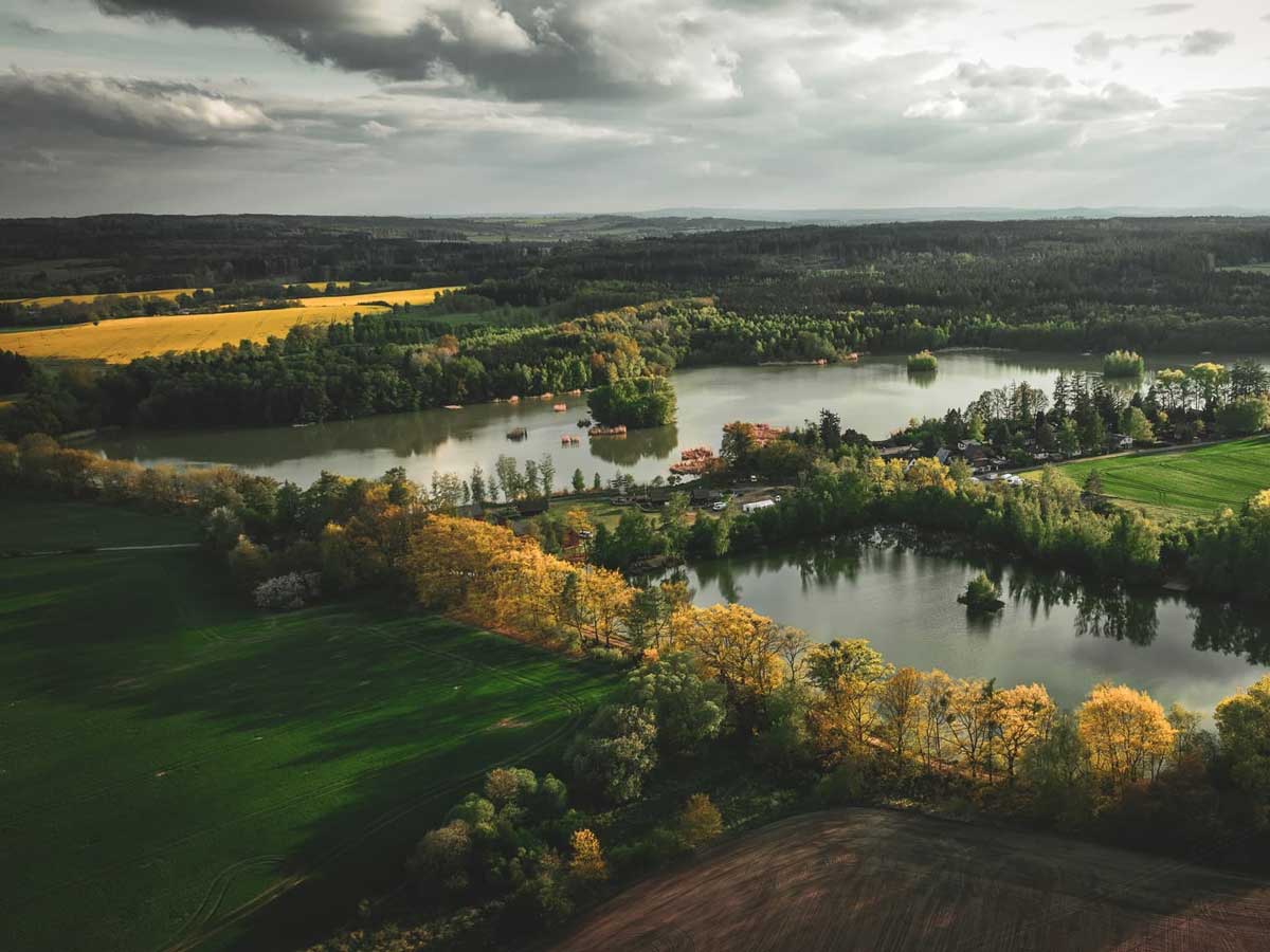 Landschaft rund um die Katlov Lakes Angelgewässer in Tschechien