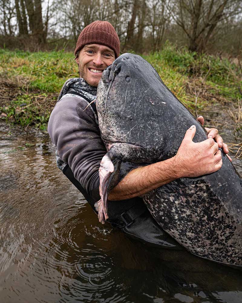 Jakub Vágner mit Wels bei Katlov Lakes in Tschechien