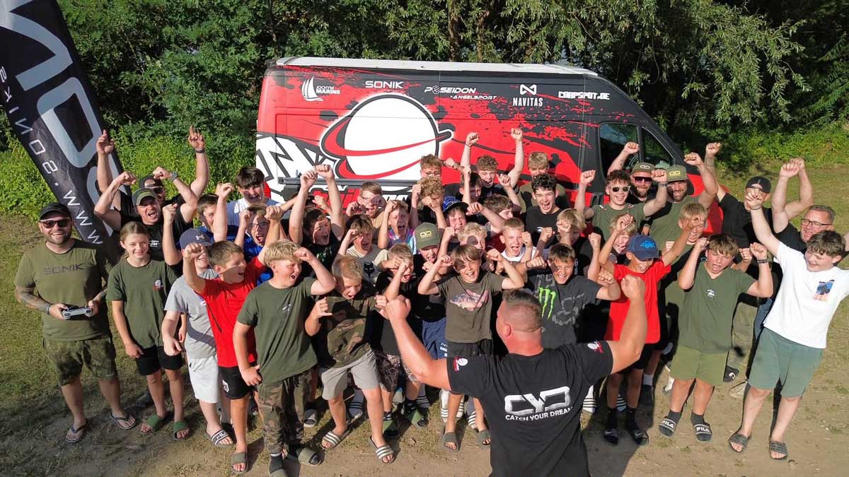 Kinder und Jugendliche beim Angelcamp von AnglingMaxx, Baitservice Austria und Catch Your Dream Lakes