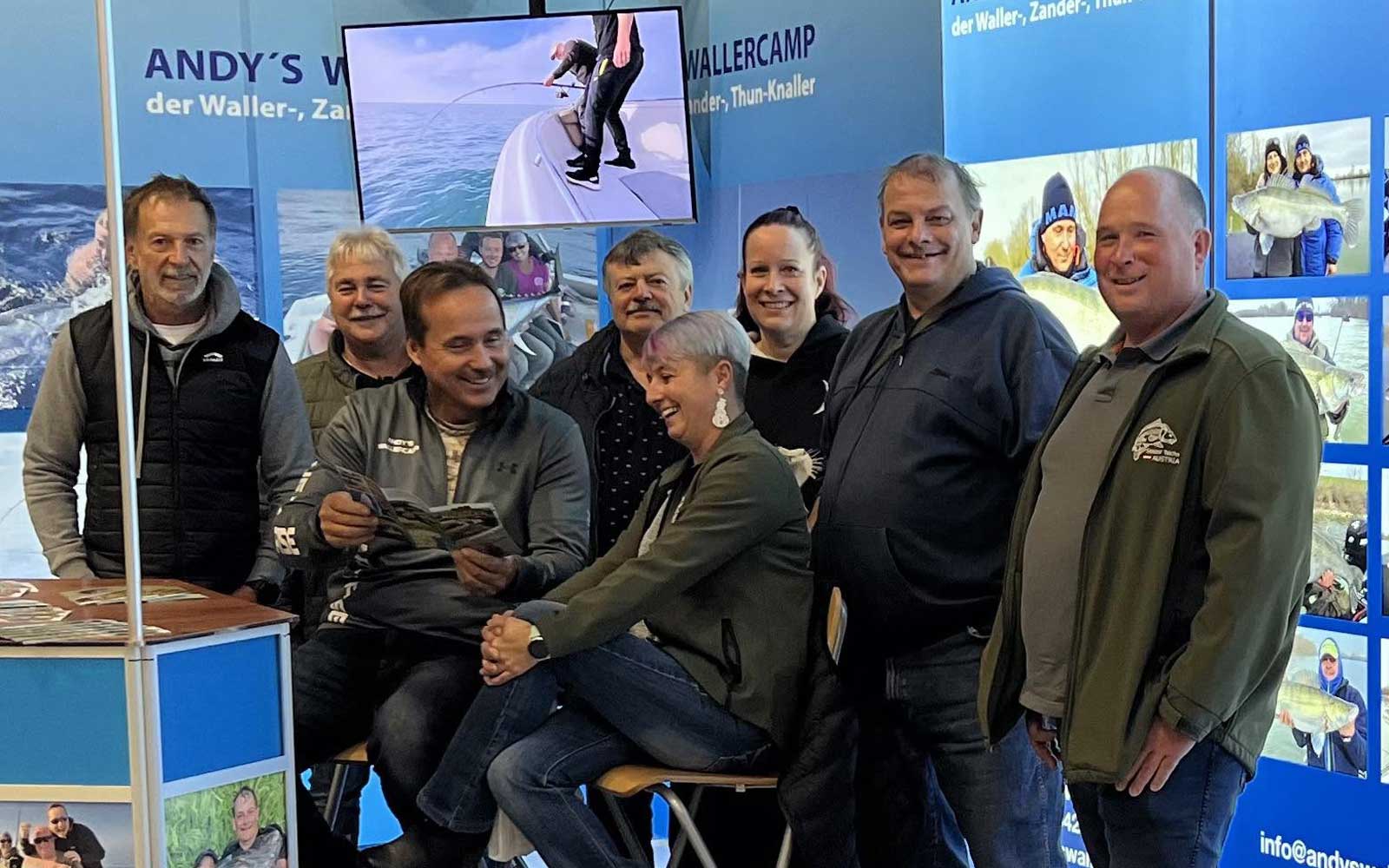 Andy Gutscher am Messestand von Andy’s Wallercamp auf der Carp Austria