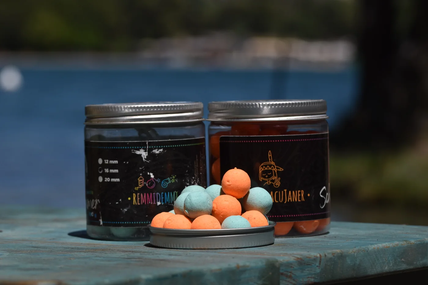 Blue and orange pop-ups in front of RemmiDemmi and Der Maracujaner jars.